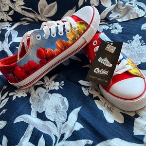 COPY - Women tulip design sneakers NWT 7.5